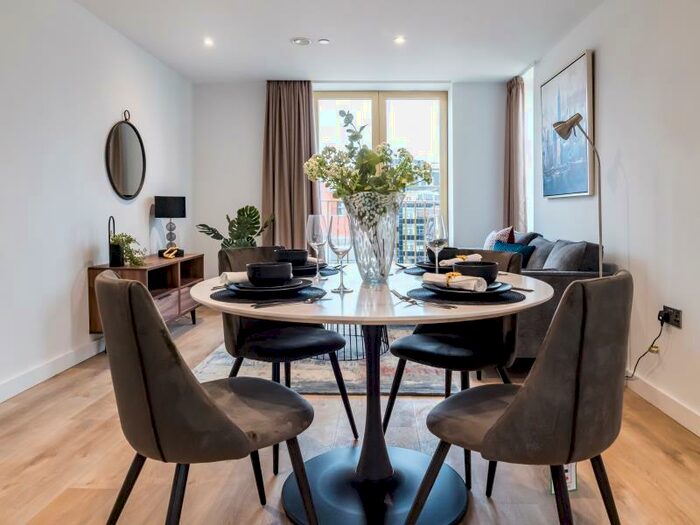 2 Bedroom Apartment To Rent In Flat :: The Quarters, M1