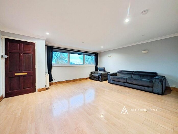 2 Bedroom Flat To Rent In Kingsley Road, Bicester, Oxfordshire, OX26