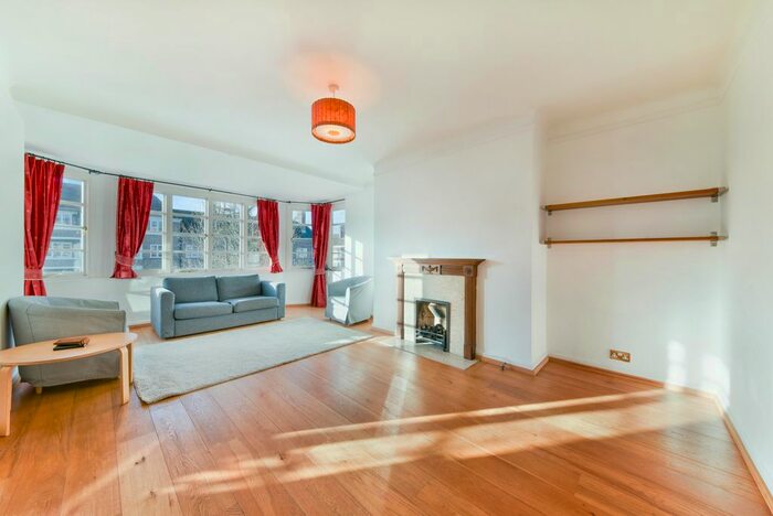 3 Bedroom Flat To Rent In Putney Heath Lane, Putney, London, SW15