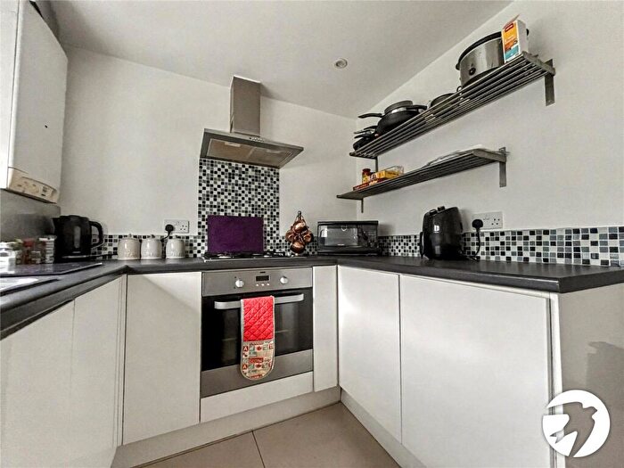 2 Bedroom Flat For Sale In Cypress Court, Rochester, Kent, ME2