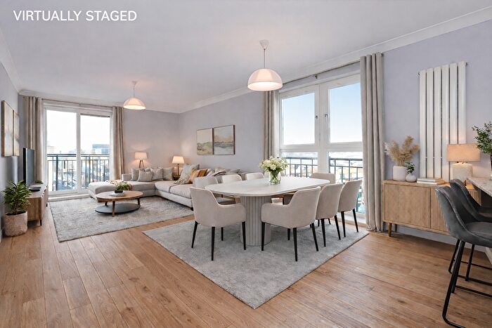 2 Bedroom Flat For Sale In Narrow Street, London, E14