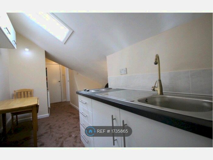 Studio To Rent In Mare Street, London, E8