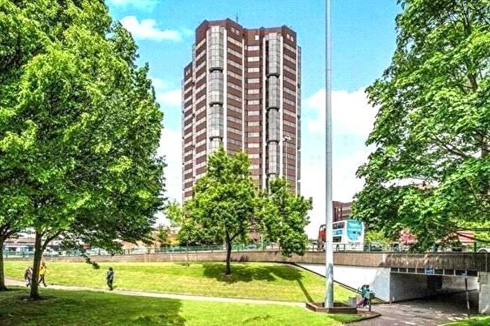 2 Bedroom Flat To Rent In Hagley Road, Birmingham, West Midlands, B16