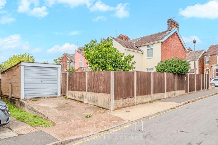 3 Bedroom End Terrace House For Sale In North Hill Road, Ipswich, IP4