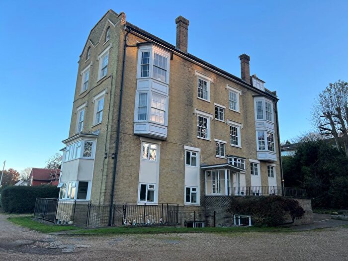3 Bedroom Flat To Rent In Stanhope Lodge, Cowes, PO31