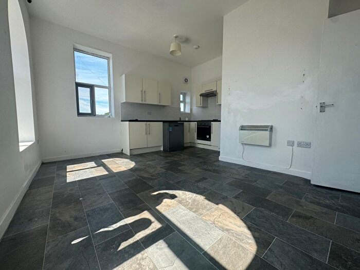 1 Bedroom Flat To Rent In Holme Lane, Leeds Road, WF15