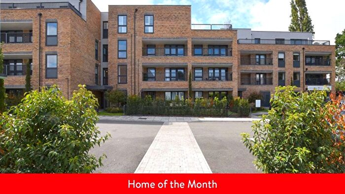 2 Bedroom Flat For Sale In Oaklands House, Littleworth Road, Esher, KT10