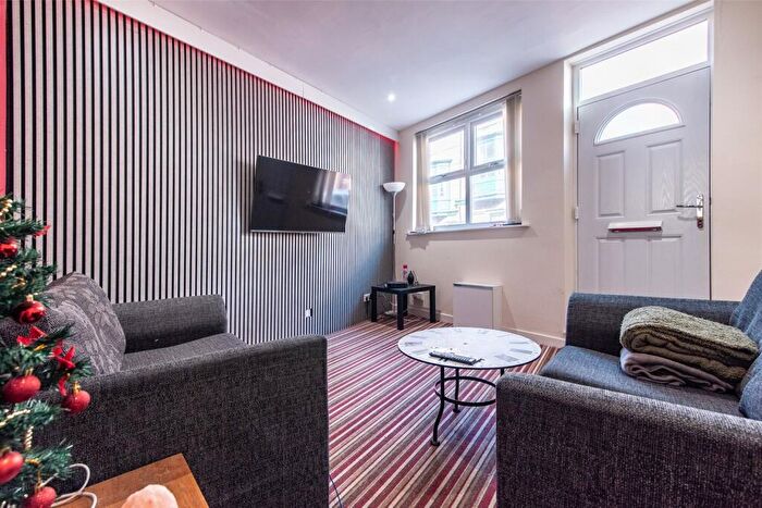 2 Bedroom End Of Terrace House To Rent In Peveril Street, NG7