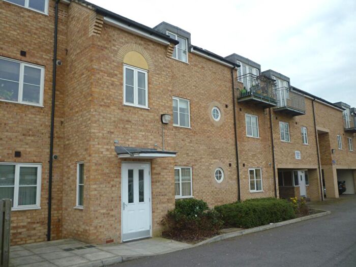 2 Bedroom Flat To Rent In Maidensfield, Welwyn Garden City, AL8