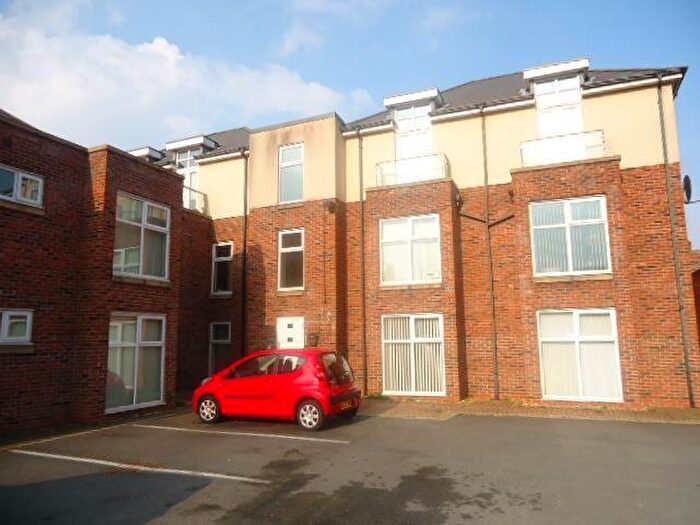 2 Bedroom Flat To Rent In Ascot Court, L22