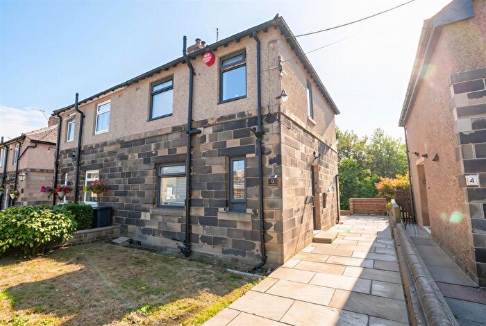 3 Bedroom Semi-Detached House For Sale In Brooklands Avenue, Holywell Green, HX4