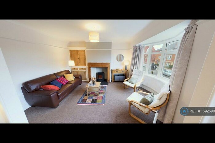 2 Bedroom Flat To Rent In Heaton, Newcastle Upon Tyne, NE6