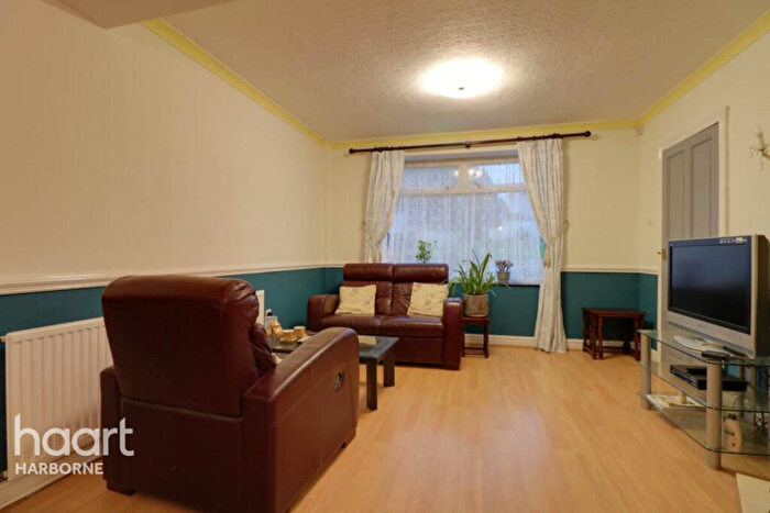 2 Bedroom Semi-Detached House To Rent In Birmingham, B32