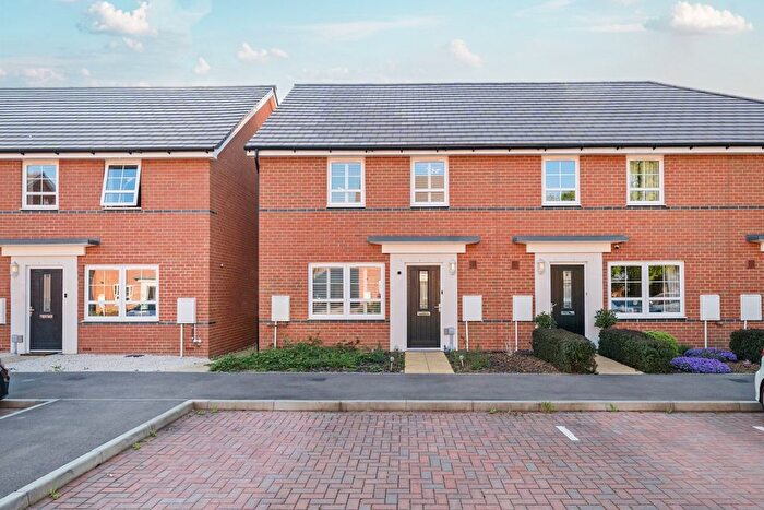 3 Bedroom End Of Terrace House For Sale In Cartwright Drive, Chertsey, Surrey, KT16