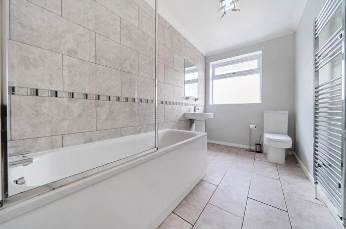 2 Bedroom Bungalow For Sale In Shelley Road, Thornhill Park, Southampton, Hampshire, SO19