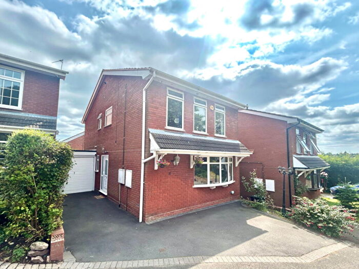 4 Bedroom Detached House For Sale In Eton Close, Woodsetton, DY3