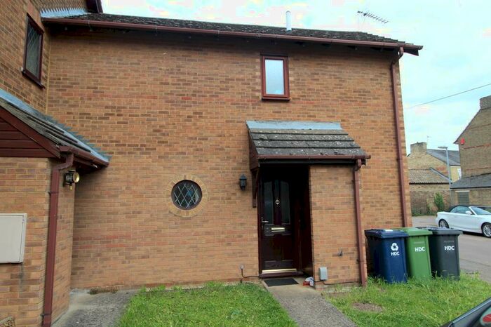 2 Bedroom Terraced House To Rent In Grosvenor Gardens, St Neots, Cambridgeshire, PE19