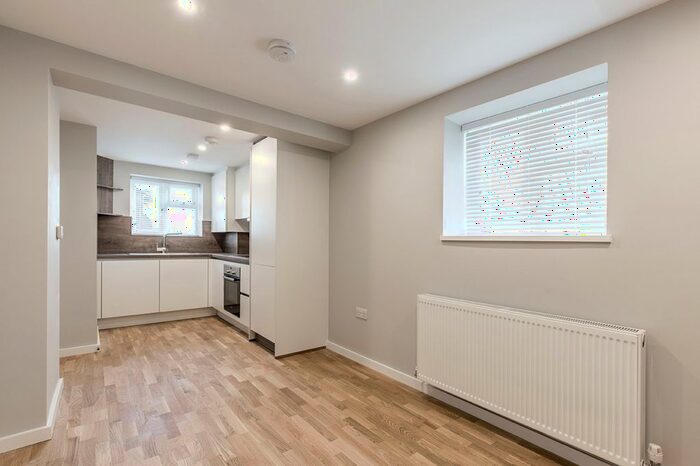 1 Bedroom Flat To Rent In Hoe Lane, Enfield, EN1