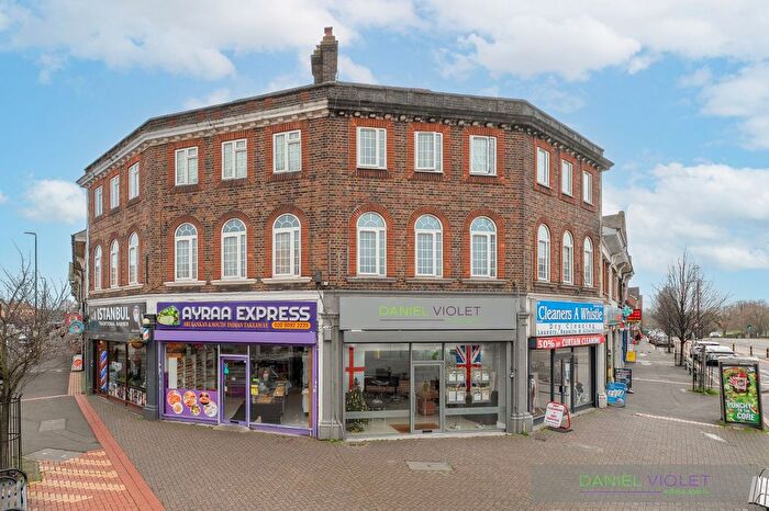 2 Bedroom Flat To Rent In The Market, Rosehill, Sutton, SM1