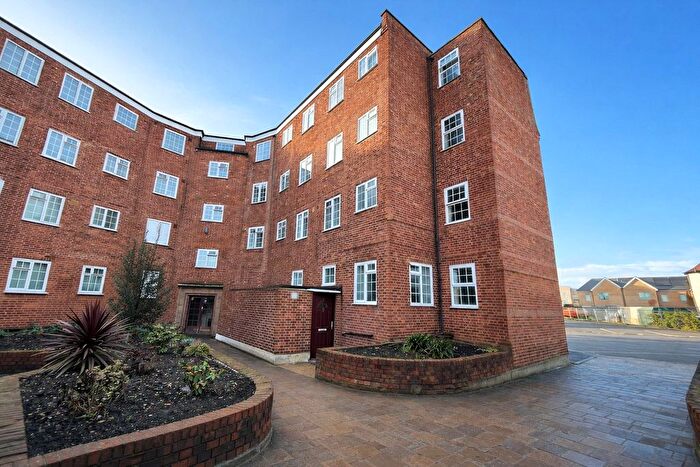 2 Bedroom Flat For Sale In Great West Road, Hounslow, Greater London, TW5