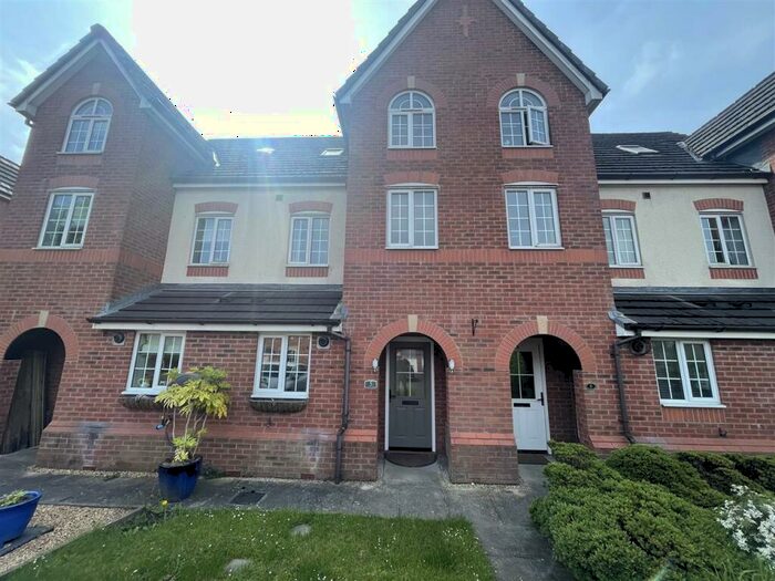 3 Bedroom Mews To Rent In Maytree Close, Adlington, PR6