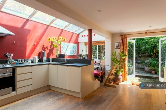 2 Bedroom Terraced House To Rent In Durant Street, London, E2