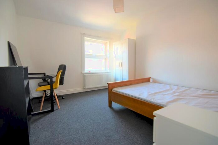 3 Bedroom Flat To Rent In Beresford Road, London, N5