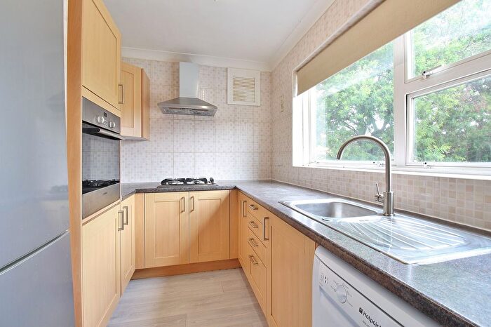 2 Bedroom Maisonette To Rent In Thistleworth Close, Isleworth, TW7