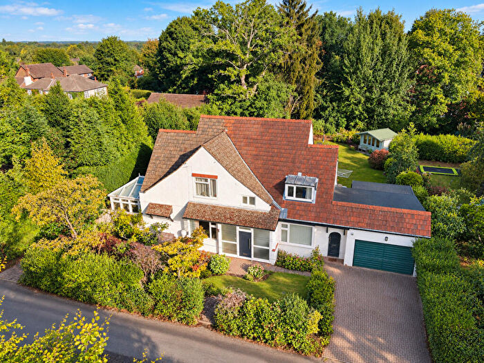 4 Bedroom Detached House For Sale In The Heath, Caterham, CR3