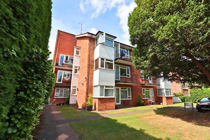 1 Bedroom Flat To Rent In Lovelace Road, Surbiton, KT6