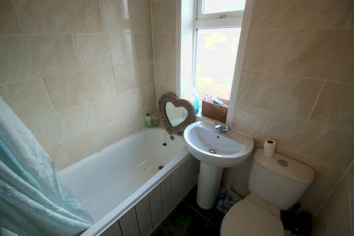 4 Bedroom Terraced House To Rent In Park View Road, Burley, Leeds, LS4