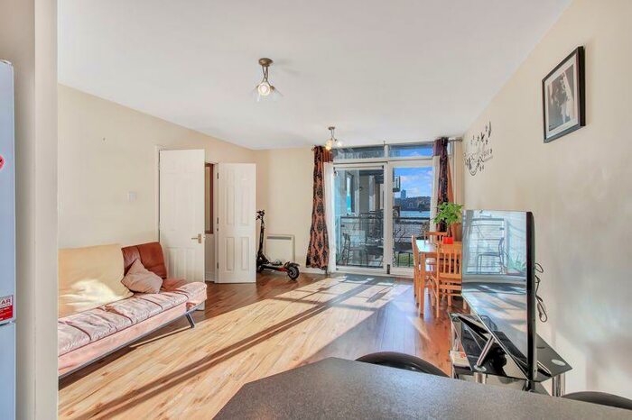 2 Bedroom Flat To Rent In Fishguard Way, London, E16