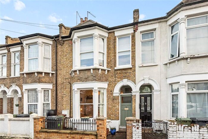 2 Bedroom Flat For Sale In Glenthorne Road, Walthamstow, London, E17