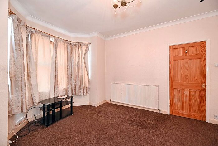 3 Bedroom Terraced House For Sale In De Beauvoir Road, Reading, Berkshire, RG1