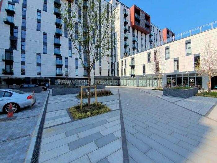 2 Bedroom Flat To Rent In Beaumont Court, Victoria Avenue, , SS2