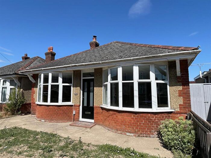 3 Bedroom Detached Bungalow For Sale In Heath Road, Salisbury, SP2