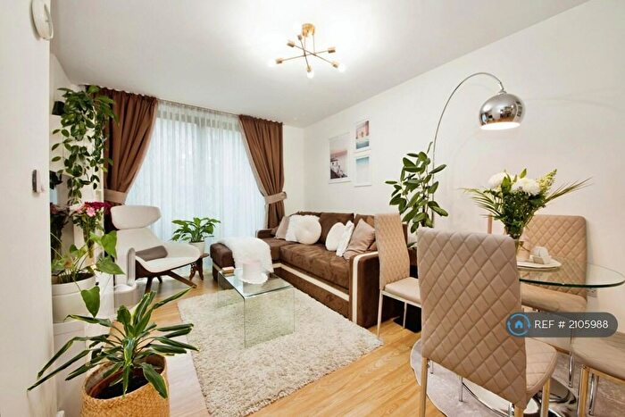 2 Bedroom Flat To Rent In Connaught Heights, London, E16