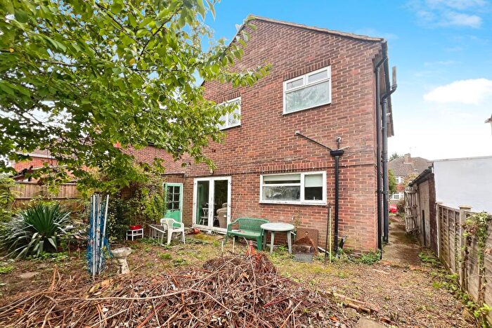 3 Bedroom Detached House For Sale In Marlborough Road, Slough, SL3