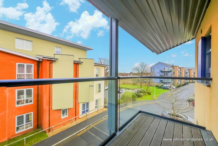 2 Bedroom Flat To Rent In Pretoria Road, Chertsey, KT16