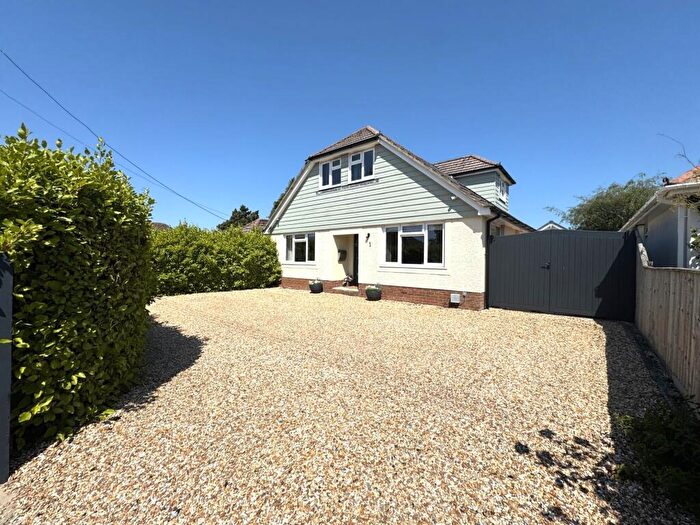 4 Bedroom Detached House For Sale In Beechwood Avenue New Milton Hampshire, BH25