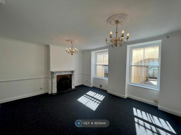 3 Bedroom Flat To Rent In Richmond Terrace, Clifton, Bristol, BS8