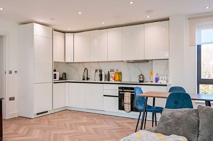 2 Bedroom Flat For Sale In Larkshall Road, Chingford, E4