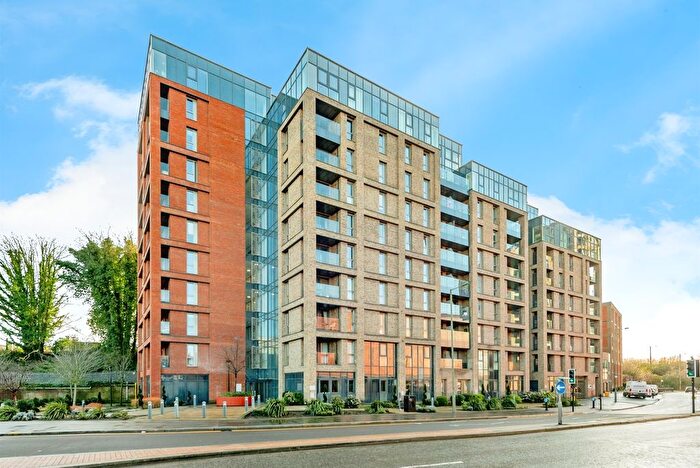 2 Bedroom Flat For Sale In Marketfield Way, Redhill, RH1