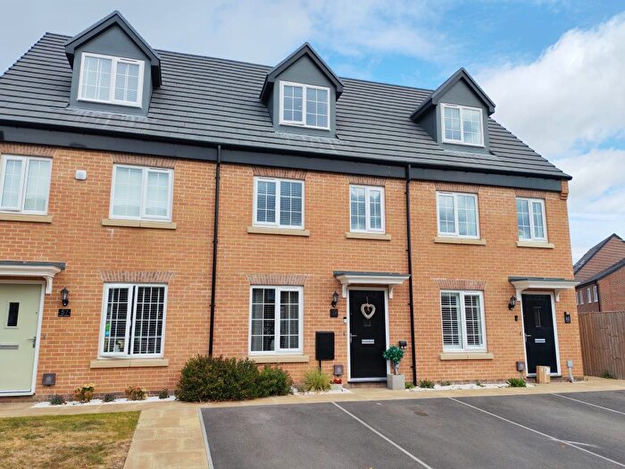 3 Bedroom Semi-Detached House For Sale In Knight Street, Pontefract, WF8