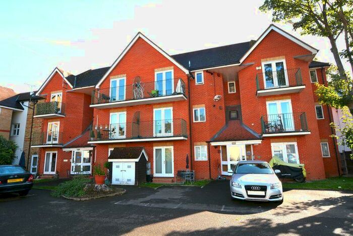2 Bedroom Flat To Rent In , Flat, Victoria Avenue, Southend-On-Sea, SS2