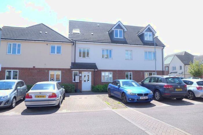 1 Bedroom Apartment To Rent In Chandlers Close, West Molesey, KT8