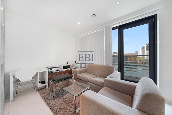 Apartment To Rent In Oakland Quay, Crossharbour, London, E14
