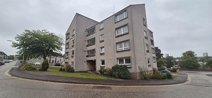 2 Bedroom Flat To Rent In Raeden Crescent, Aberdeen, AB15