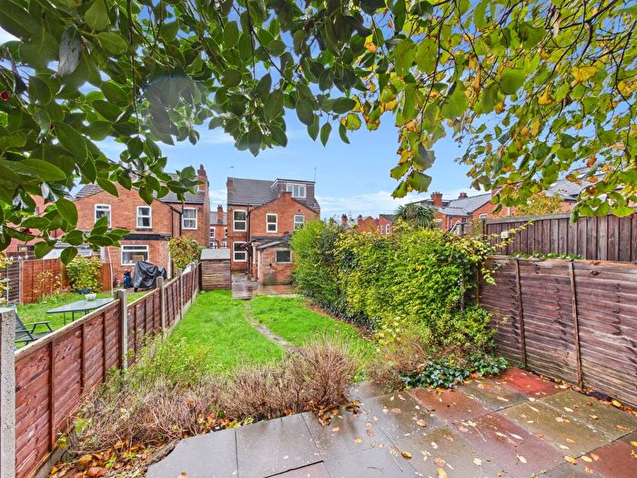 3 Bedroom Semi-detached House For Sale In Buck Street, Worcester, Worcestershire, WR2