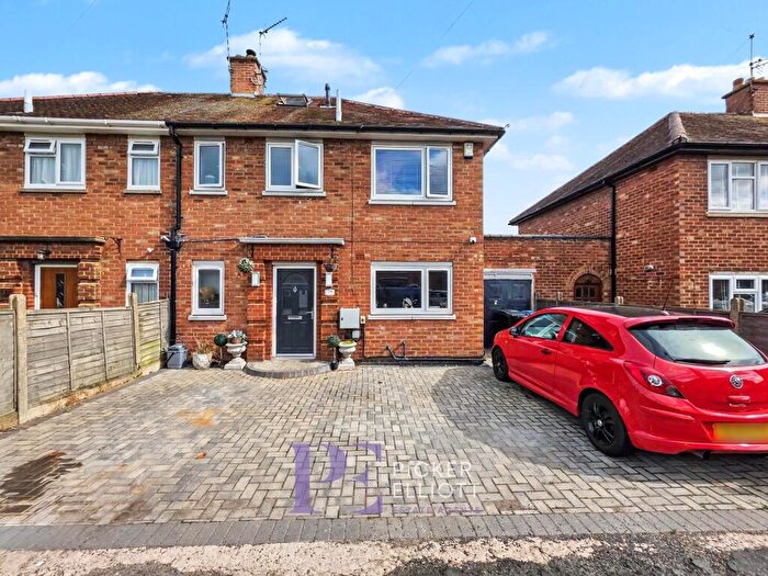 3 Bedroom Semi-Detached House For Sale In Langdale Road, Hinckley, LE10
